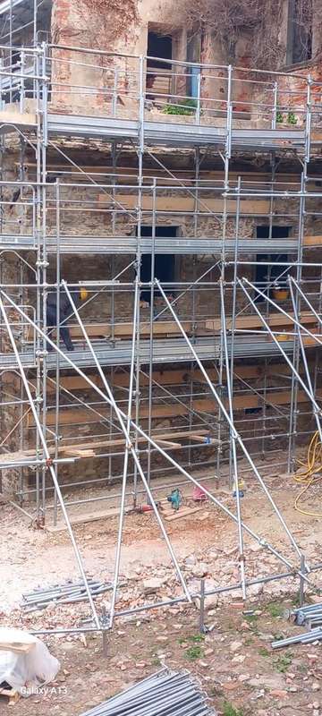 Ponteggi e cantiere